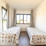 Casa à venda com 4 quartos, sendo 1 suíte, no condomínio Residencial Pinheiros do Lago, Alambari - SP
