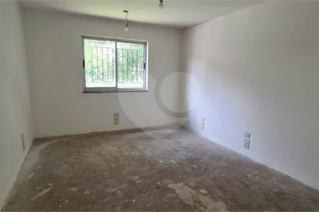 Sobrado à venda com 8 quartos em Vila Tramontano, São Paulo, SP