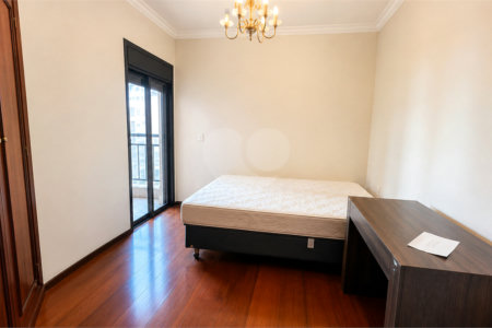Apartamento à venda com 4 quartos, sendo 1 suíte, em Moema, São Paulo, SP