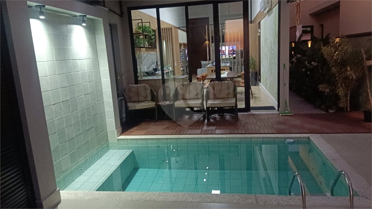 Casa à venda com 4 suítes no condomínio Sta Morriz, Campinas - SP