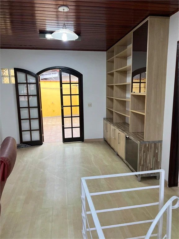 Sobrado à venda com 5 quartos, sendo 2 suítes, em Vila Universitária, São Paulo, SP