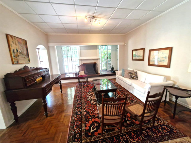 Casa à venda com 4 quartos, sendo 1 suíte,  em Granja Julieta, São Paulo, SP