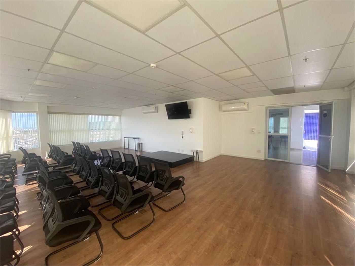 Sala Comercial à venda, Ponta da Praia, Santos - SA0100.