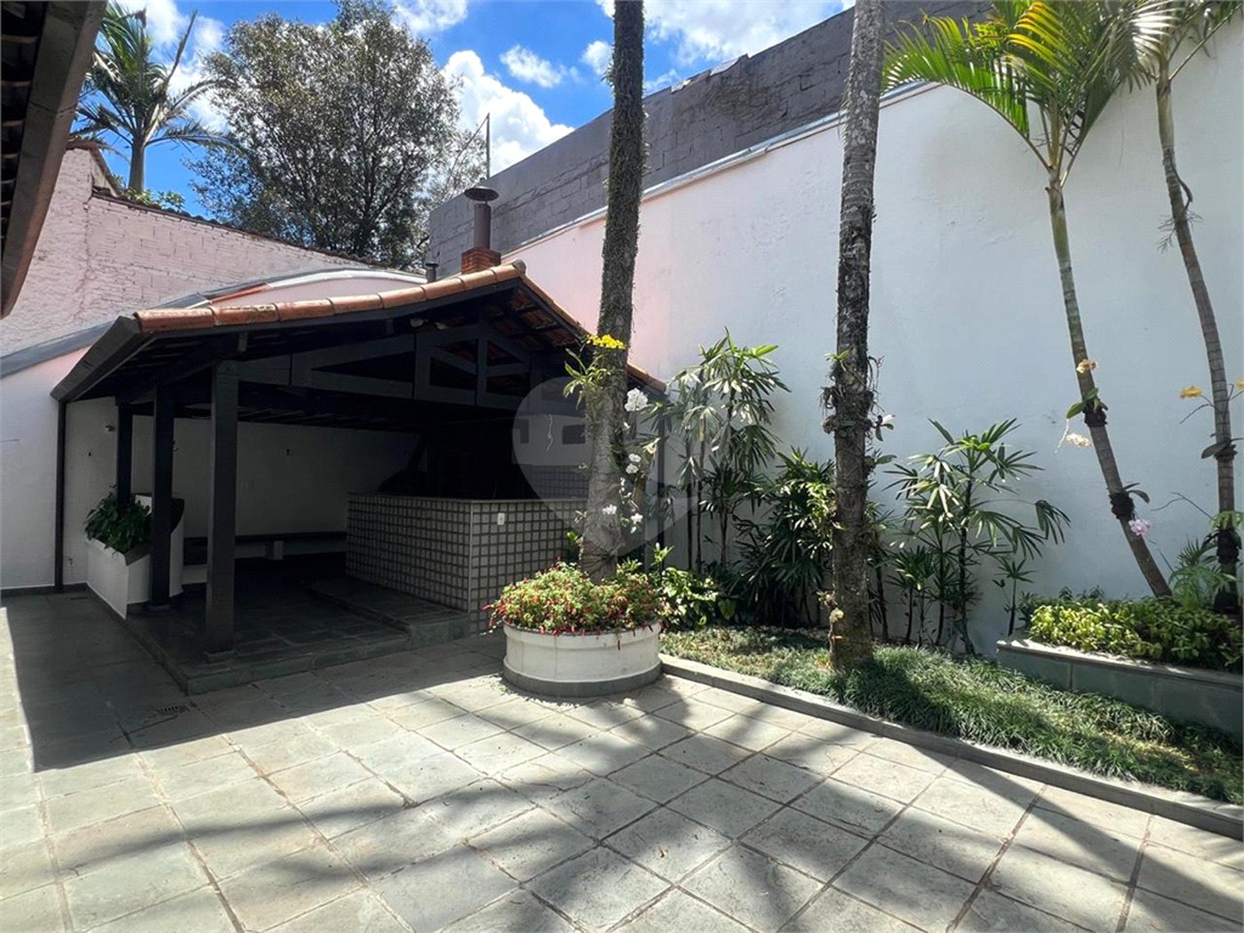 Casa à venda com 5 quartos, sendo 4 suítes, em Parque Maria Helena, São Paulo, SP