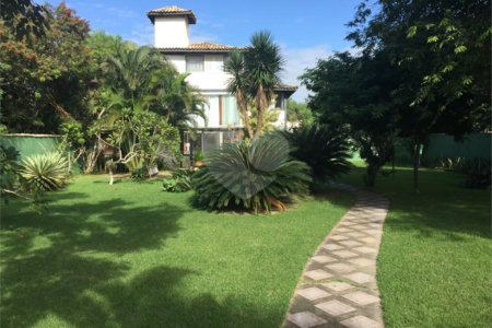 Casa à venda ou para alugar com 3 suítes em Marina, Armação dos Búzios, RJ