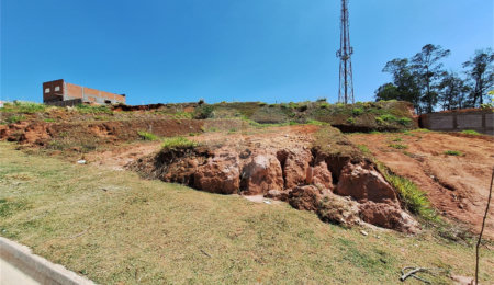 Terreno à venda com 1 suíte no condomínio Comercial Independência, Vinhedo - SP