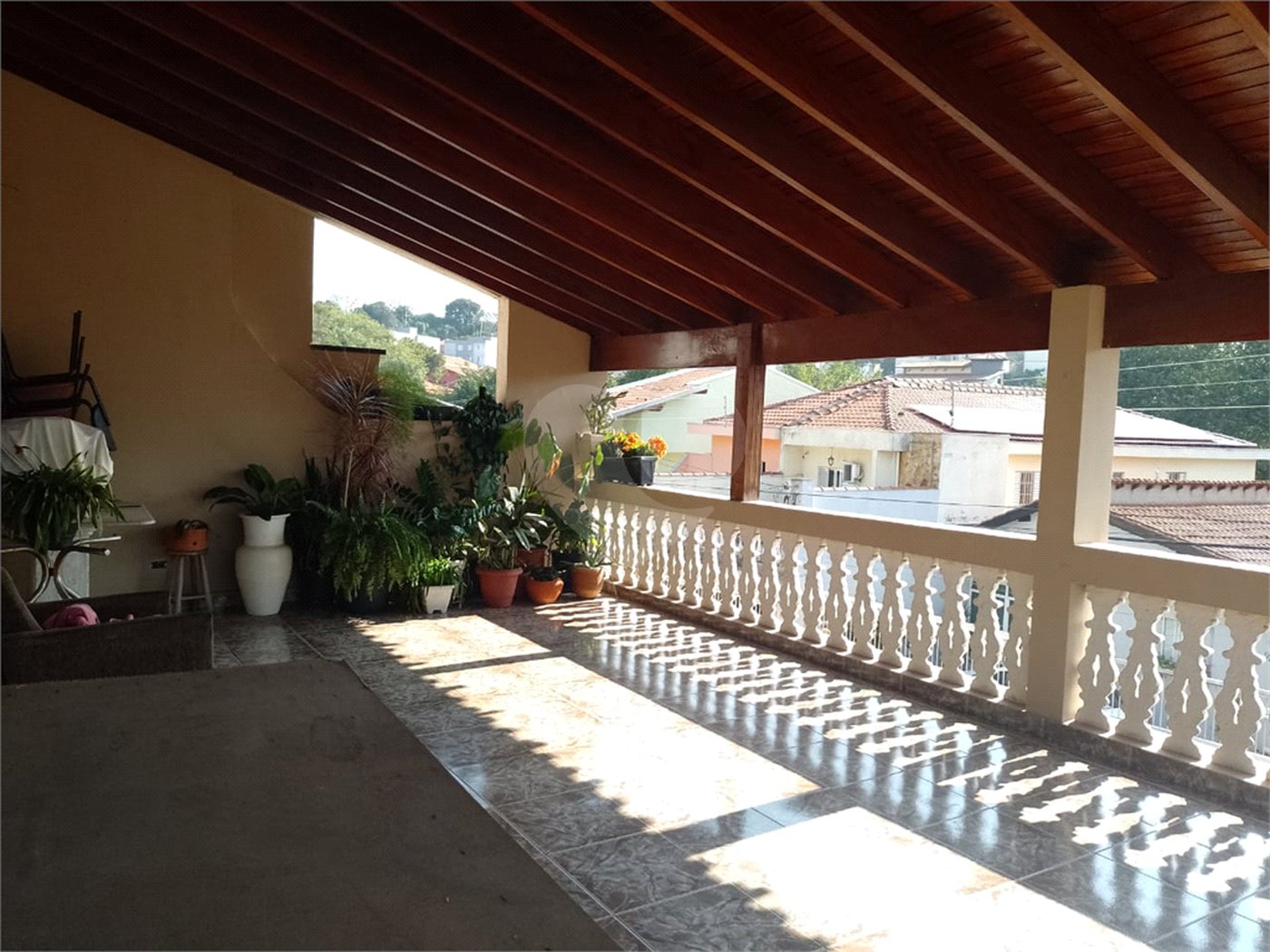 Casa Térrea Assobradada com Varanda Gigante no Jardim Líbano