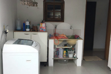 Sobrado à venda com 3 suítes em Vila Nivi, São Paulo, SP