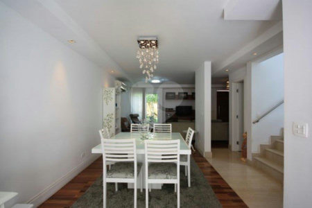 Casa à venda com 4 quartos, sendo 2 suítes, no condomínio Melbourne Residence, São Paulo - SP
