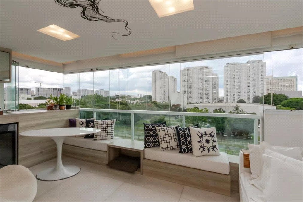 Apartamento à venda ou para alugar com 2 suítes em Santo Amaro, São Paulo, SP