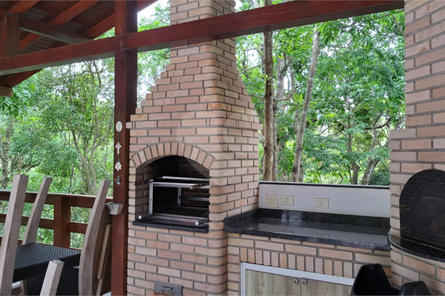 Casa à venda com 6 quartos, sendo 4 suítes, no condomínio Alpes da Cantareira, Mairiporã - SP