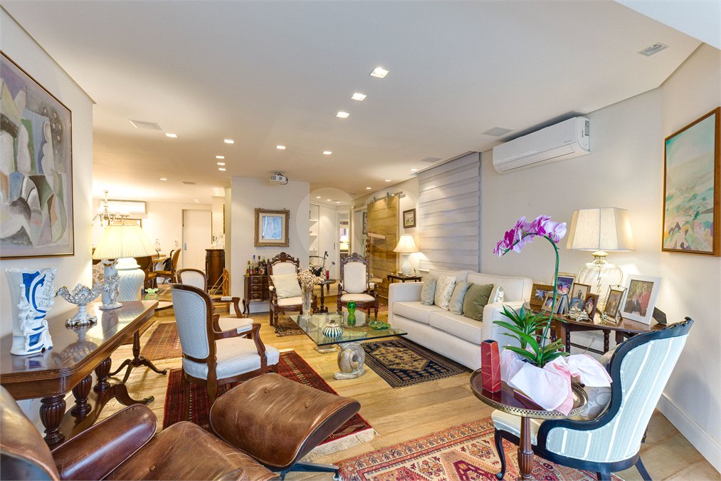 Apartamento à venda com 3 quartos, sendo 2 suítes, em Campo Belo, São Paulo, SP