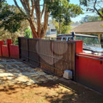 Casa à venda com 4 quartos, sendo 3 suítes, no condomínio Residncial Euroville, Carapicuíba - SP