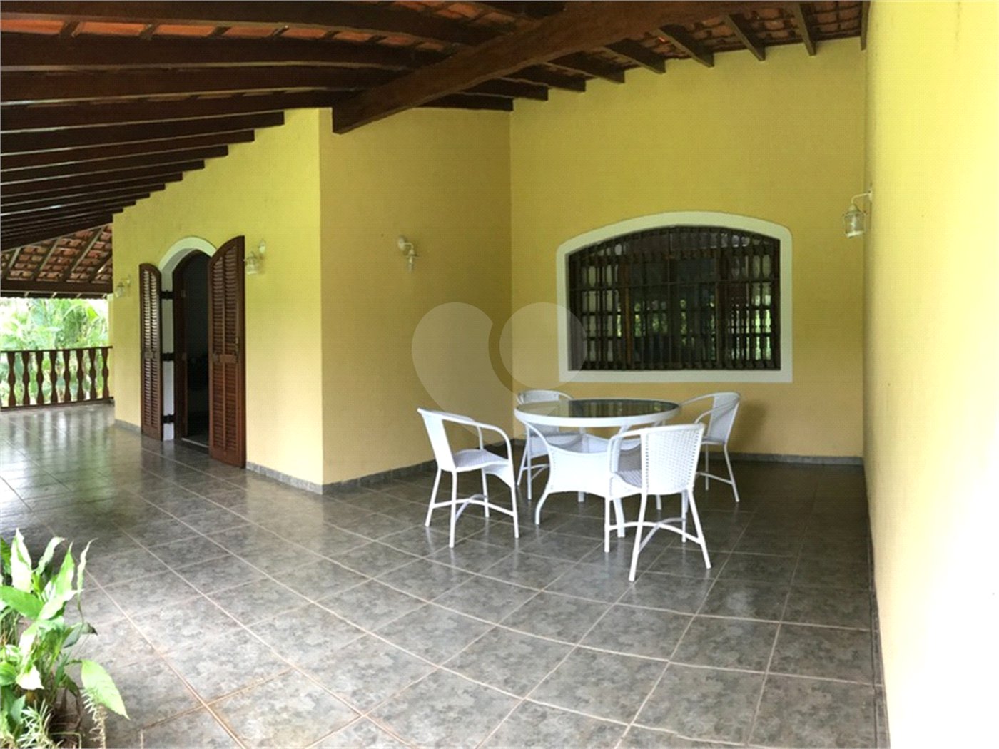 Casa à venda com 5 quartos, sendo 3 suítes, no condomínio Recanto das Flores, Indaiatuba - SP