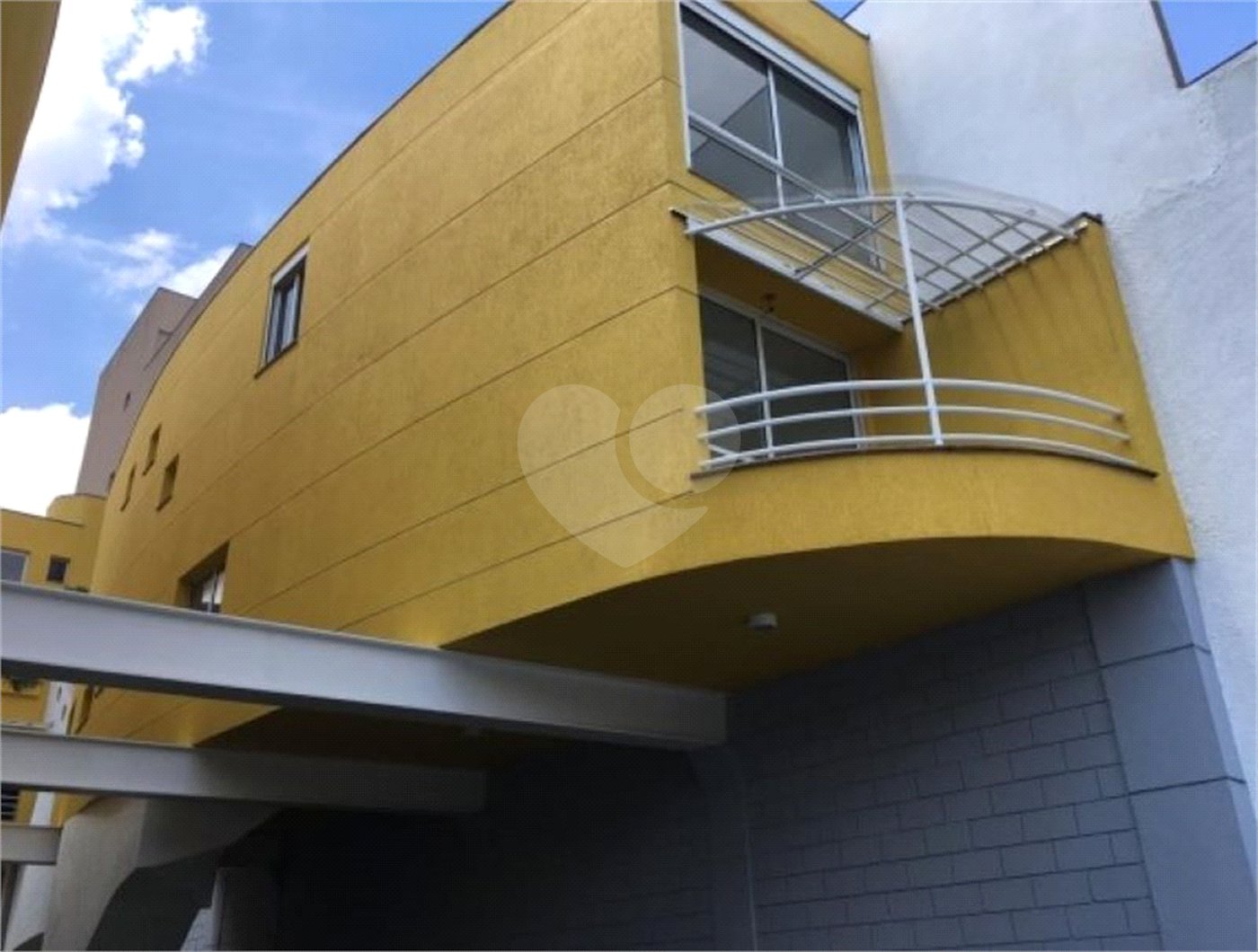 Casa à venda com 3 quartos, sendo 1 suíte,  no condomínio Residencial Vegas, São Paulo - SP