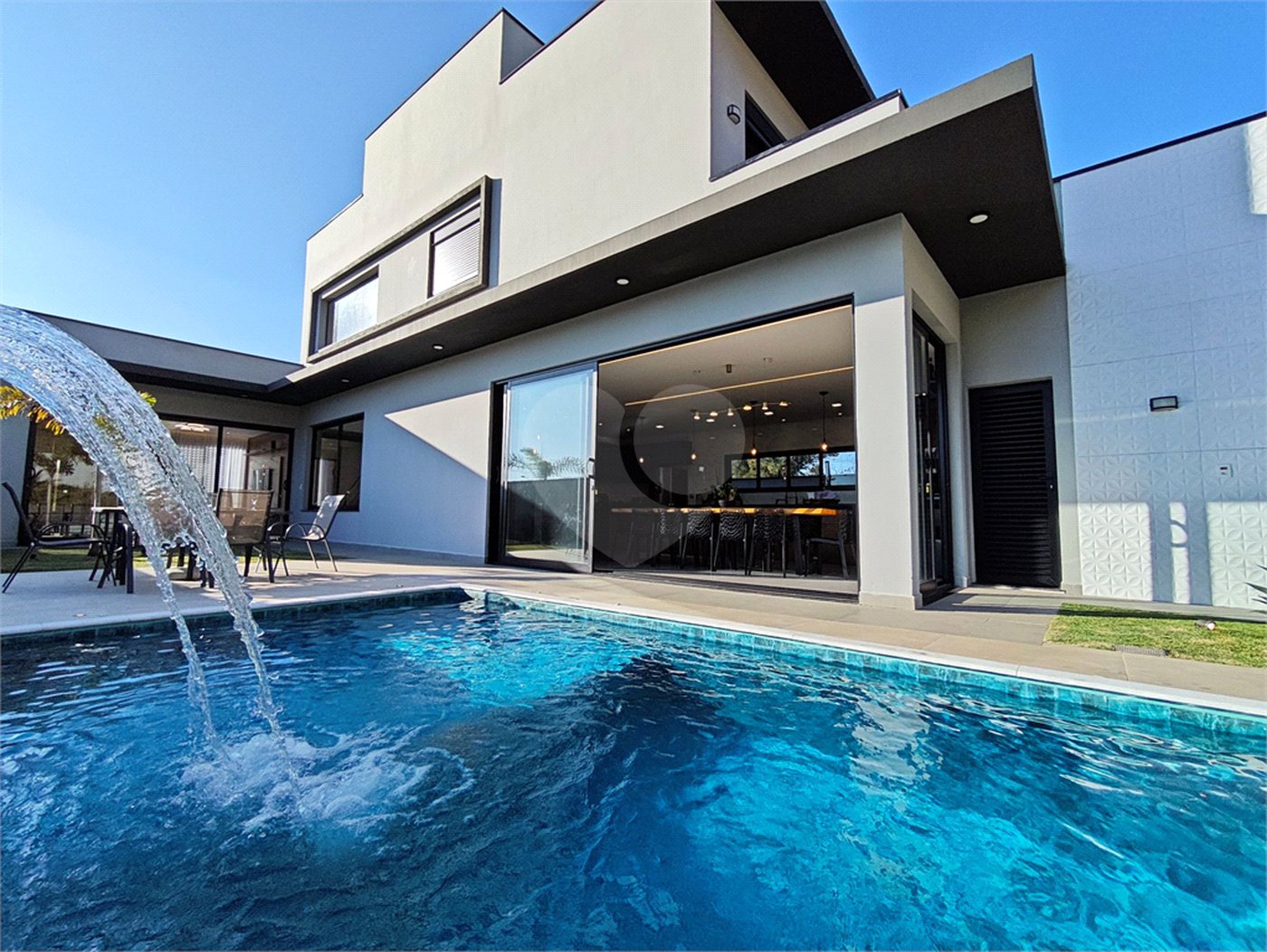 Casa à venda com 3 suítes no condomínio Villa D' Oro, Vinhedo - SP