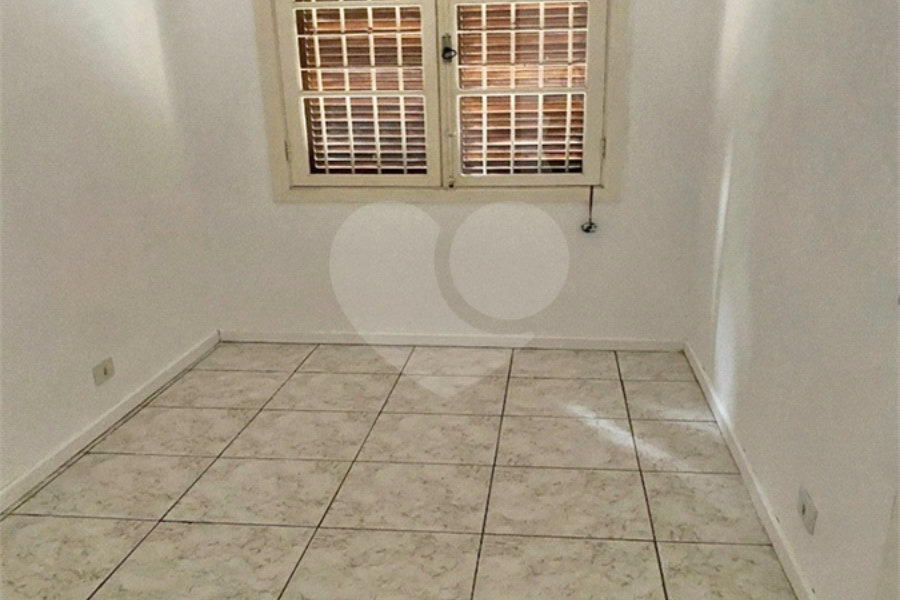 Sobrado à venda com 3 quartos em Jardim Peri, São Paulo, SP