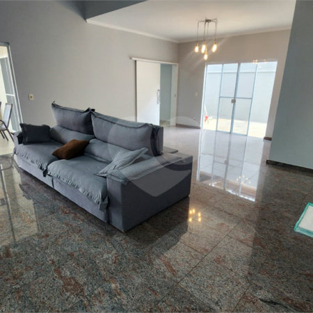 Casa à venda com 4 quartos, sendo 2 suítes, no condomínio Marambaia, Vinhedo - SP