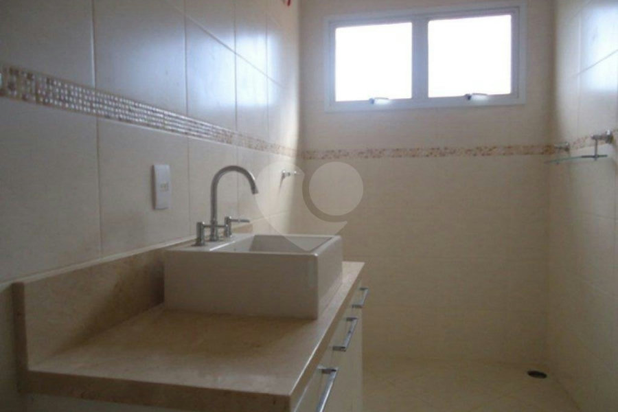 Sobrado à venda com 3 quartos, sendo 1 suíte, em Vila Irmãos Arnoni, São Paulo, SP
