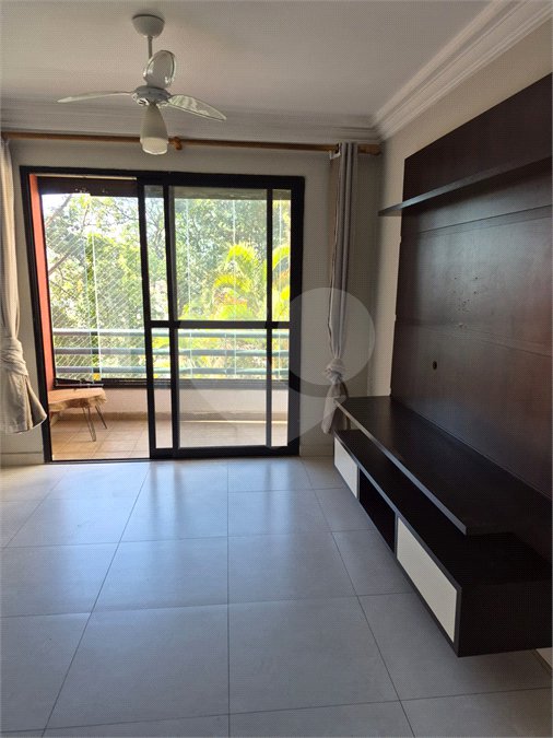 Apartamento à venda com 3 quartos, sendo 1 suíte,  em Cidade São Francisco, São Paulo, SP