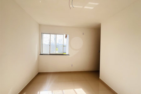 Casa à venda com 2 quartos, sendo 1 suíte, no condomínio Parque Guará, Rio de Janeiro - RJ