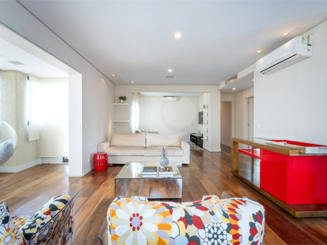 Apartamento à venda com 3 suítes em Vila Nova Conceição, São Paulo, SP