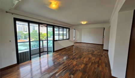 Apartamento à venda com 3 suítes em Vila Uberabinha, São Paulo, SP