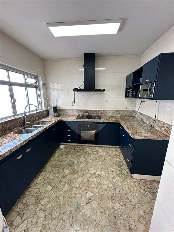 Casa à venda com 4 quartos, sendo 3 suítes, em Jardim Prudência, São Paulo, SP