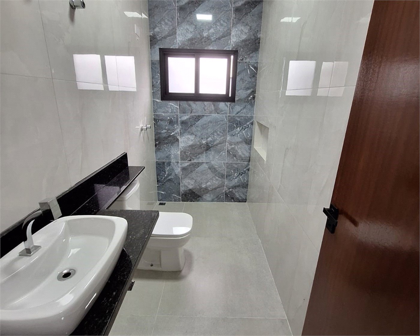 Casa à venda com 3 quartos, sendo 1 suíte,  no condomínio Helena Maria, Sorocaba - SP
