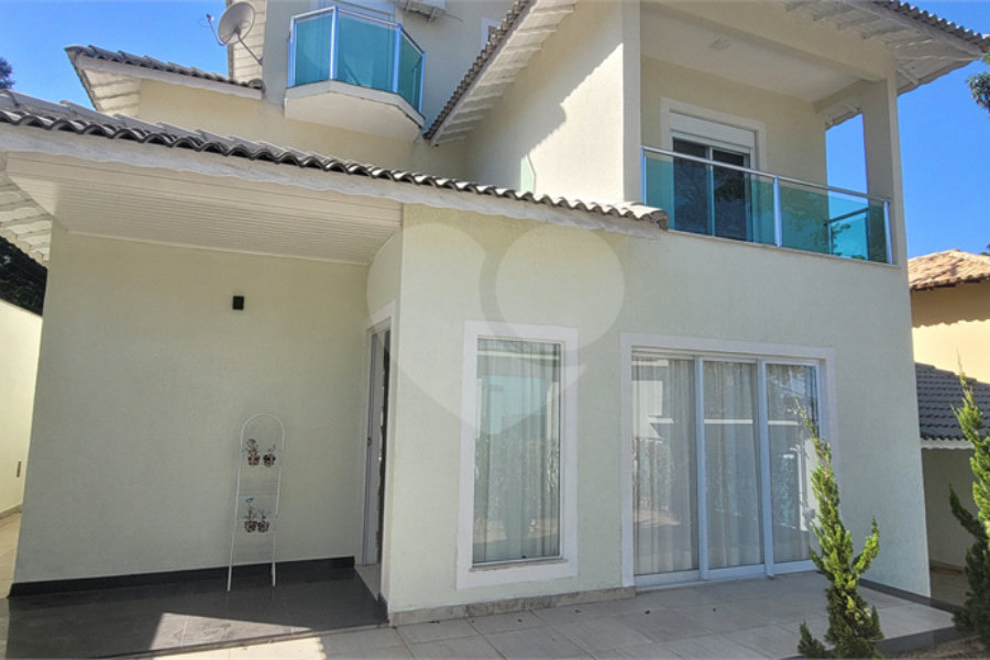 Sobrado à venda com 4 quartos, sendo 2 suítes, em Vila Irmãos Arnoni, São Paulo, SP