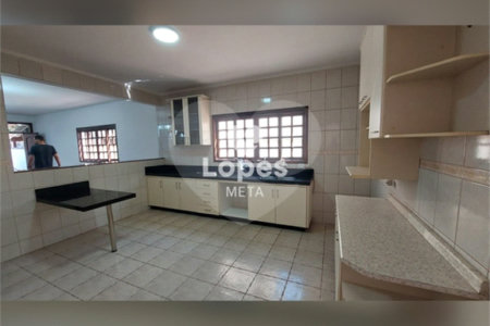 Casa à venda com 3 quartos, sendo 1 suíte, no condomínio Eldourado, São José dos Campos - SP