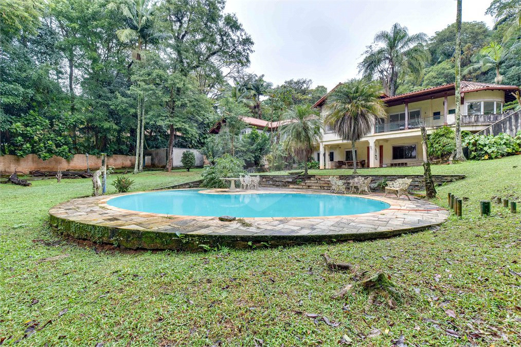 Casa à venda com 5 suítes no condomínio Chácara Flora, São Paulo - SP