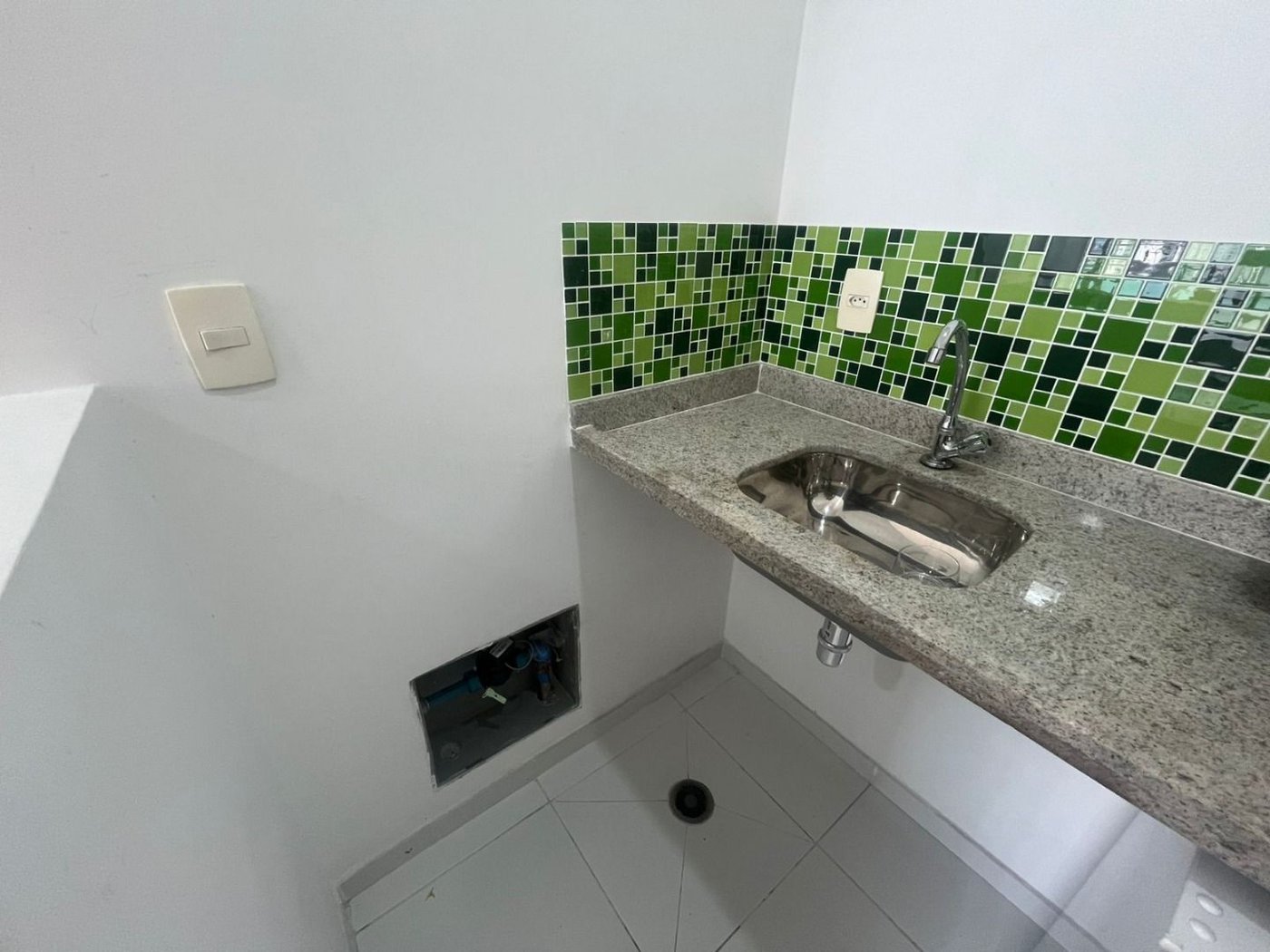 Sala Comercial para Locação Anual no Helbor Offices Santos | Moderna, Mobiliada e Pronta para Uso