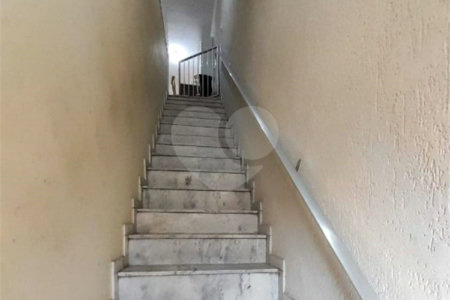 Sobrado à venda com 4 quartos em Vila Firmiano Pinto, São Paulo, SP