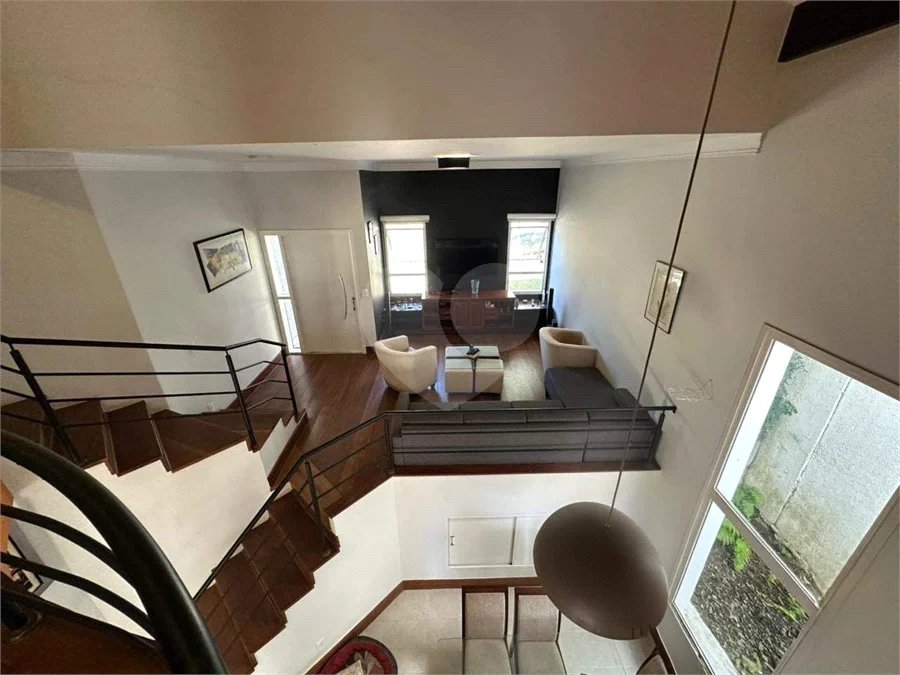 Casa à venda com 3 suítes no condomínio Recanto dos Paturis, Vinhedo - SP