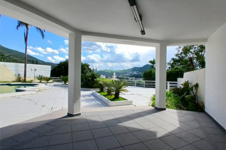 Casa à venda com 4 quartos, sendo 2 suítes, no condomínio Flamboyant, Atibaia - SP