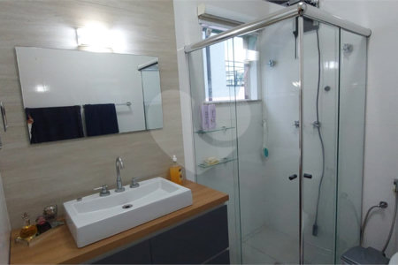 Casa para alugar com 4 quartos, sendo 3 suítes,  no condomínio Figueira Garden, Atibaia - SP