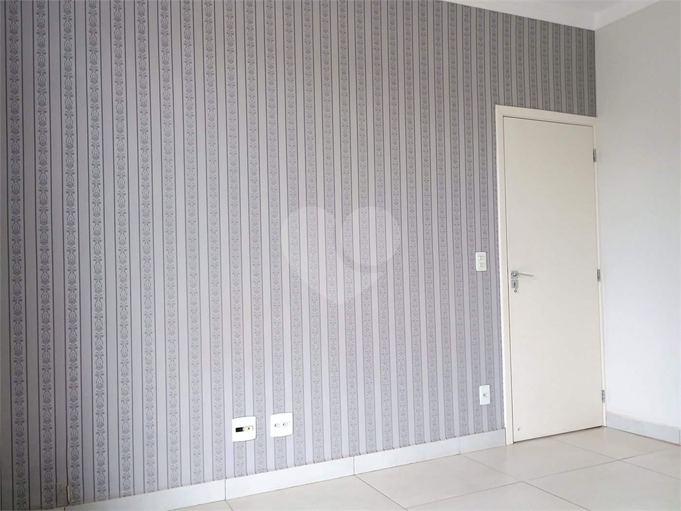Sobrado à venda com 4 quartos, sendo 1 suíte, em Reserva San Gabriel, Ribeirão Preto, SP