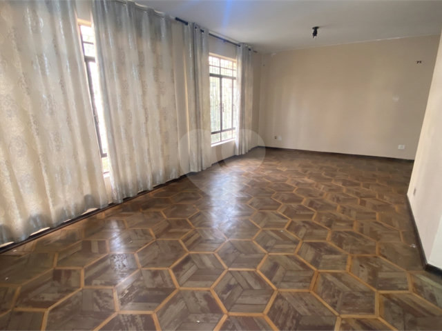 Sobrado à venda ou para alugar com 4 quartos, sendo 1 suíte,  em Campo Belo, São Paulo, SP