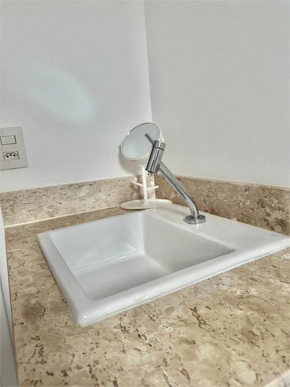 Apartamento à venda com 3 quartos, sendo 1 suíte,  em Vila Andrade, São Paulo, SP