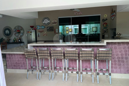 Casa à venda com 4 quartos, sendo 3 suítes, no condomínio Vila Hípica I, Vinhedo - SP