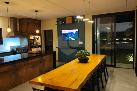 Casa à venda com 3 suítes no condomínio Villa D' Oro, Vinhedo - SP