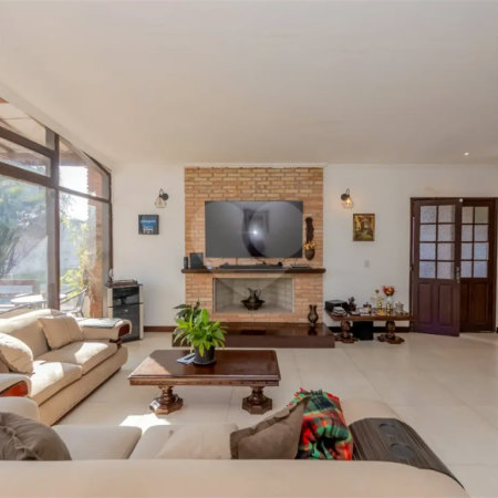 Casa à venda ou para alugar com 5 quartos, sendo 3 suítes, em Chácara Pavoeiro, Cotia, SP