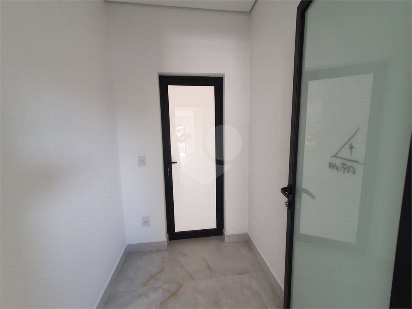 Casa à venda com 3 suítes no condomínio Via Castelli, Louveira - SP