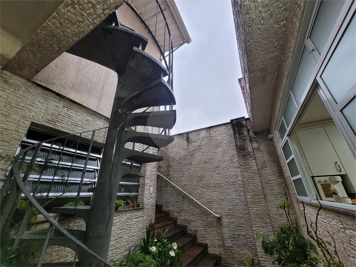 Sobrado à venda com 5 quartos, sendo 2 suítes, em Jardim Vera Cruz, São Paulo, SP