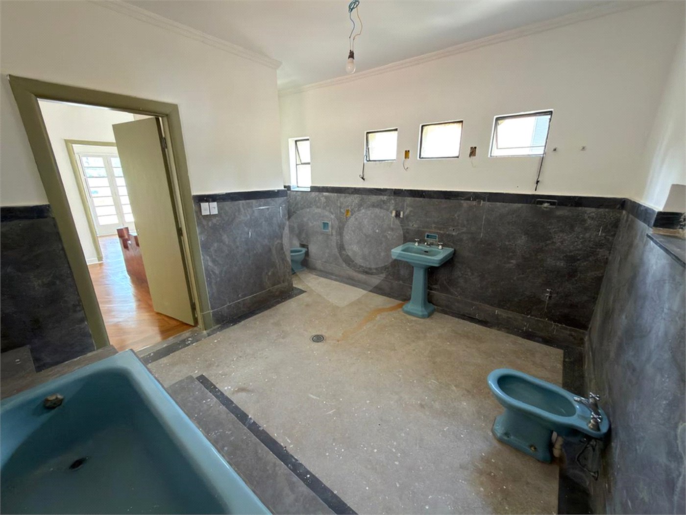 Sobrado para alugar com 6 quartos, sendo 2 suítes,  em Consolação, São Paulo, SP