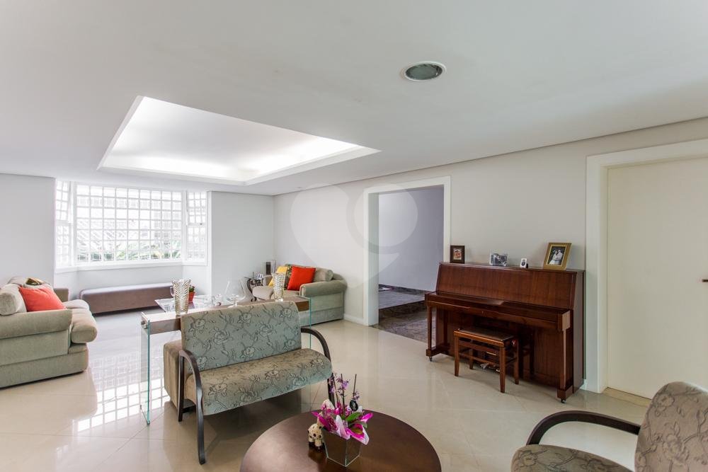 Sobrado à venda com 4 quartos, sendo 3 suítes, em Brooklin, São Paulo, SP