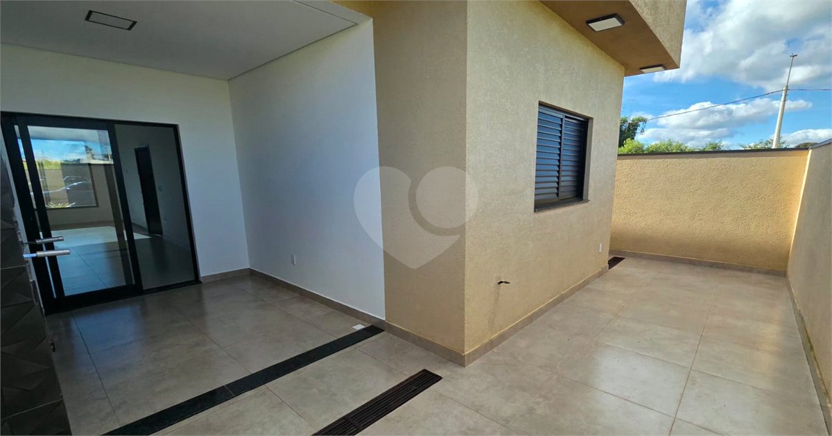 Casa à venda com 2 quartos, sendo 1 suíte, no condomínio Tivolli, Itapetininga - SP