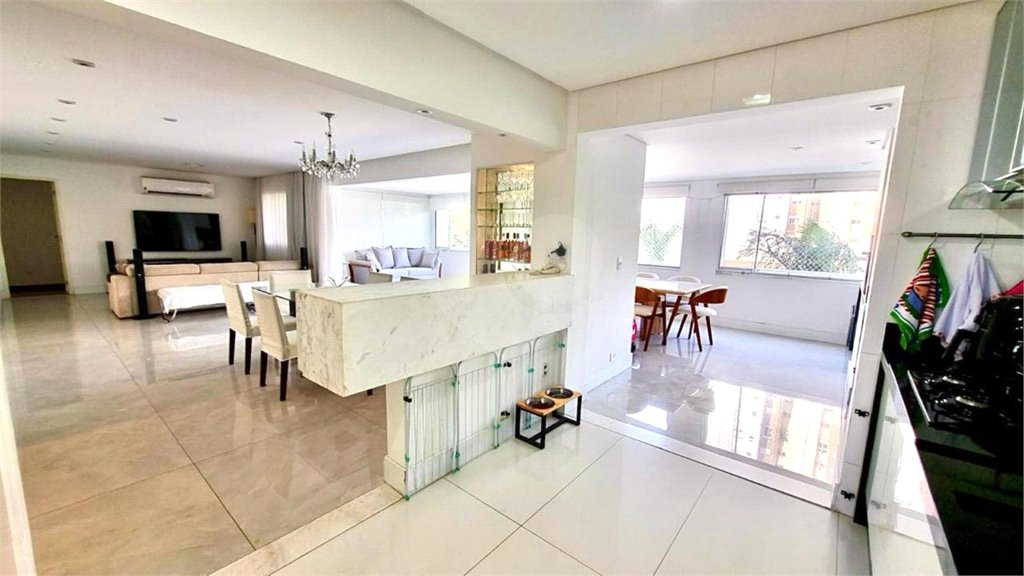 Apartamento à venda com 3 suítes em Vila Romana, São Paulo, SP