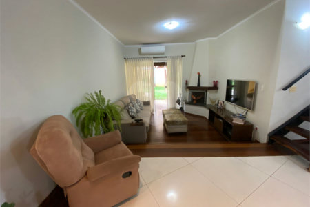 Casa térrea no Condomínio Parque Faber I
